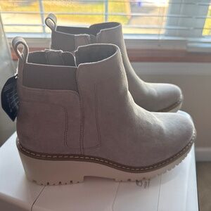 NWT Sonoma booties